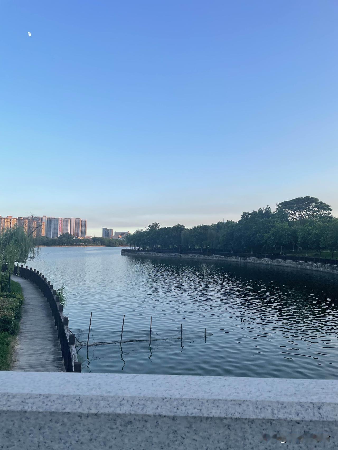 结婚了,还把很多异性朋友领回家的女人,都不是正经女人。一女子,和老公结婚5年,