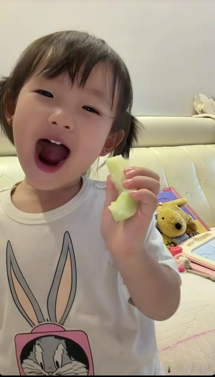 毋庸置疑闪闪被封号，其商业价值将大打折扣，这对于依赖曝光度和流量的带货网红而言将