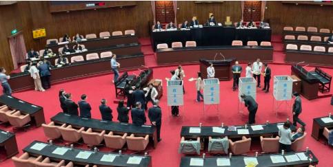 56票同意弹劾赖清德！韩国瑜、陈玉珍等未投票今天上午，台湾的立法机构搞了一次