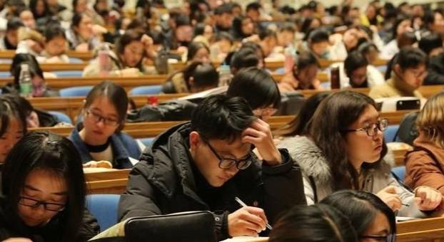 有些做过生意、挣过钱的人，反而比普通人更看重体制内。这听起来有点反常。按理说，