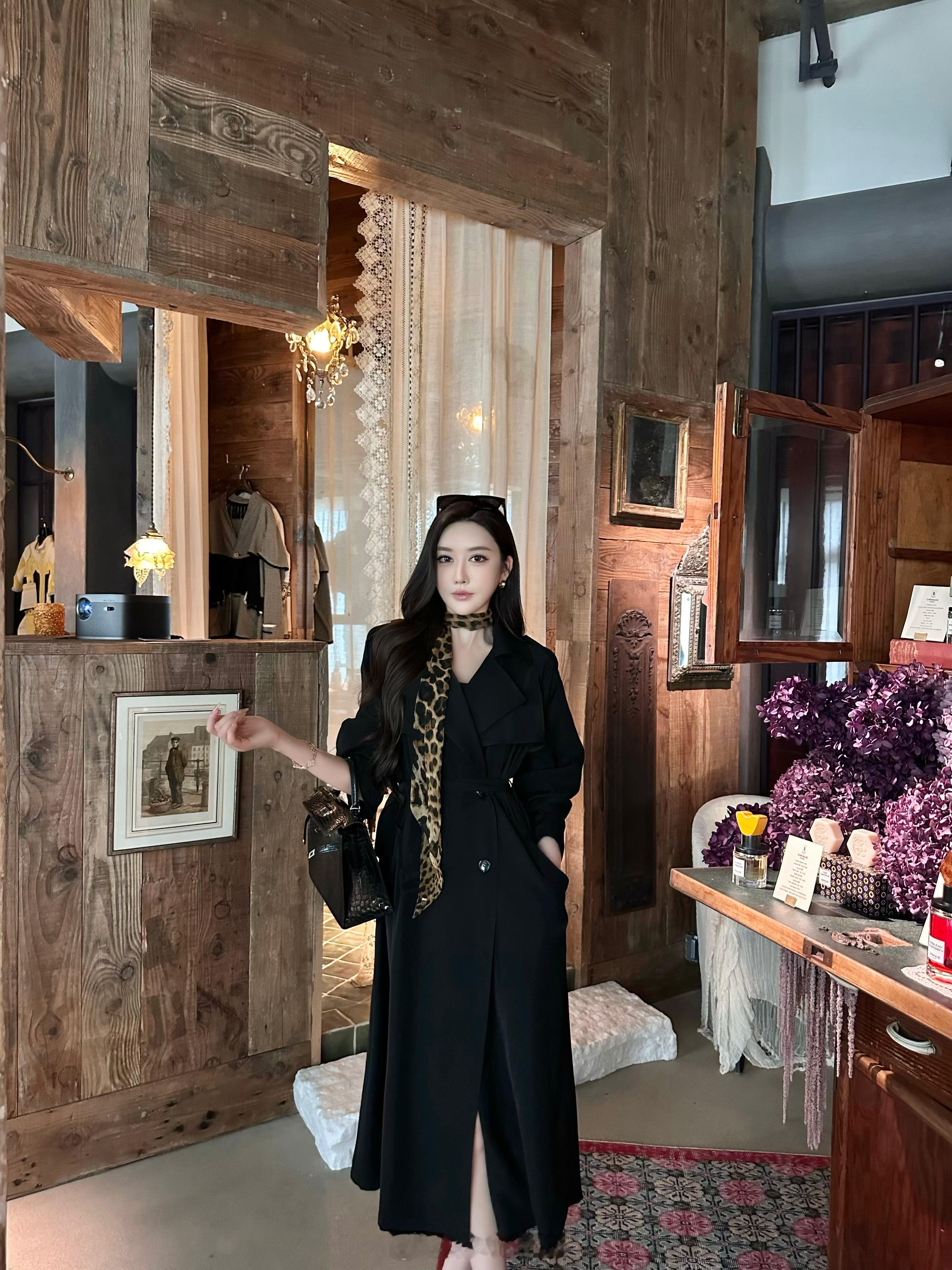 逛了一家很nice的中古店～​​​