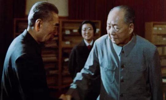 1961年，毛主席和周总理因为意见不同，大吵一架，谈话中，毛主席反问周总理：“你