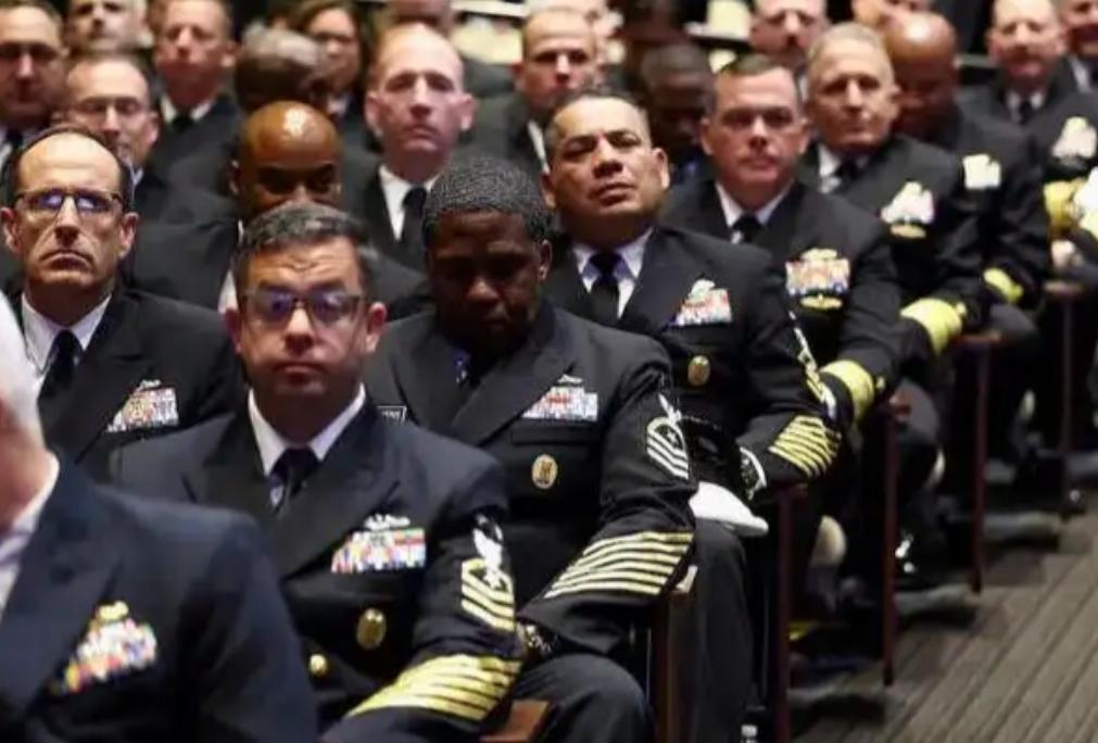 美军全世界第一，为什么美国没有出现军政府？原因很简单，美国大兵的工资都是国会拨款