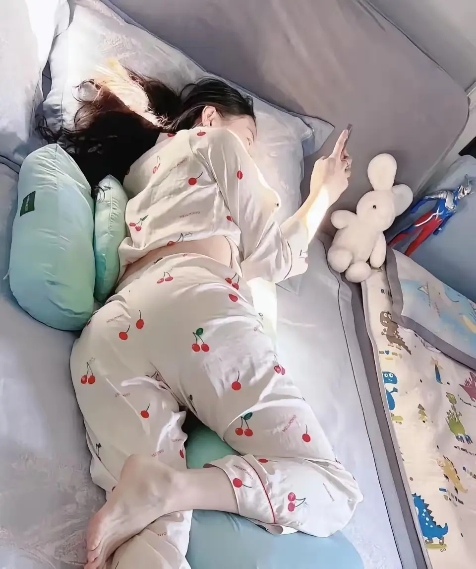 大学毕业后吃了睡，睡了吃