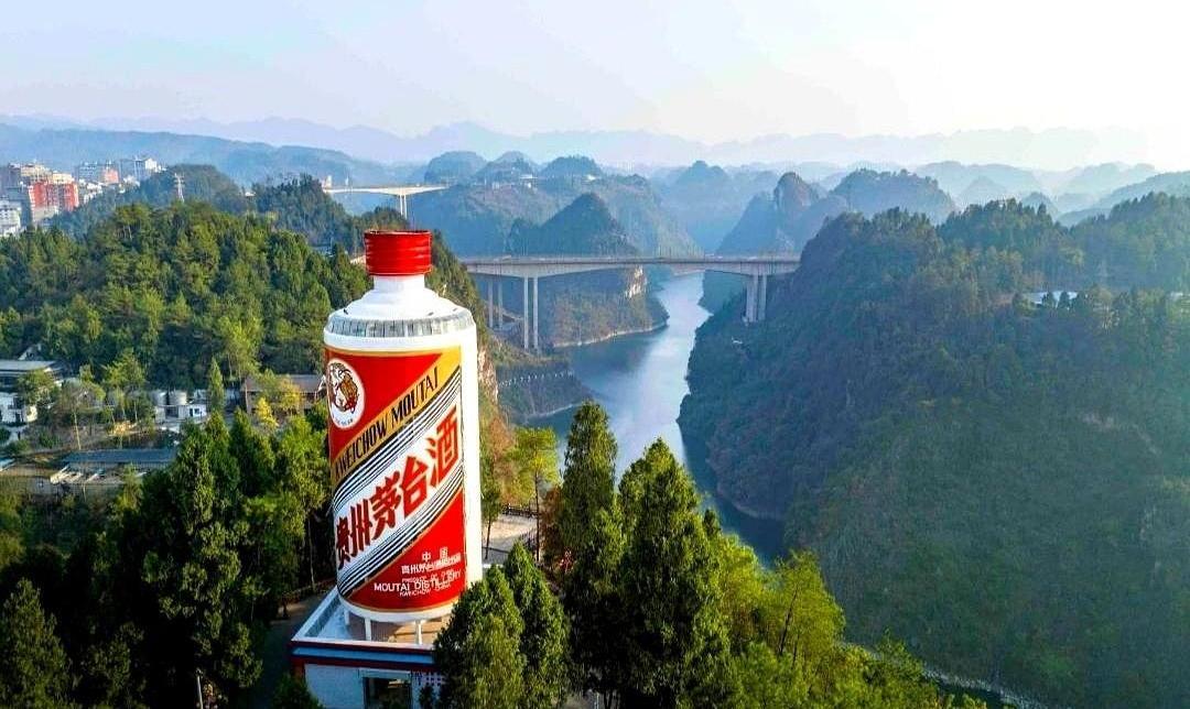 茅台董事长的位子，简直是中国商界最危险的一把交椅。十年换了五个，两个直接“进去