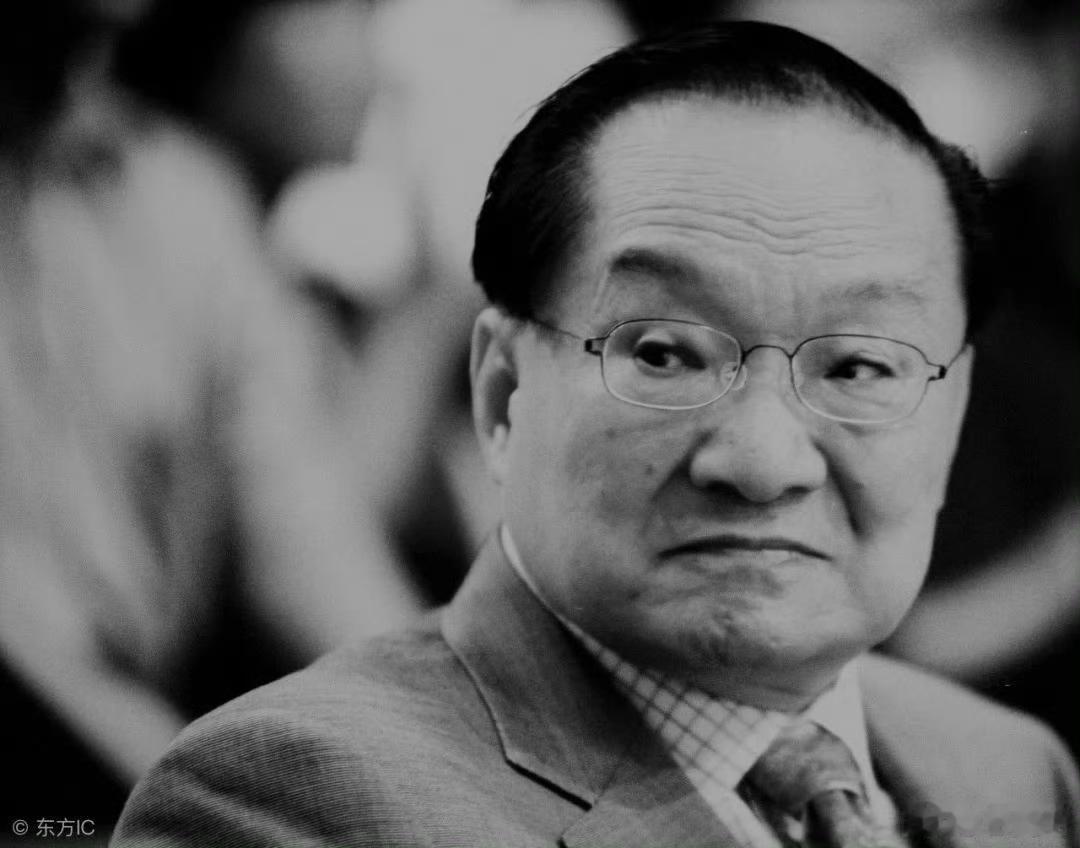 为啥那么多人喜欢看金庸的小说王朔曾认为金庸小说是“四大俗”之一，四大俗包括金庸