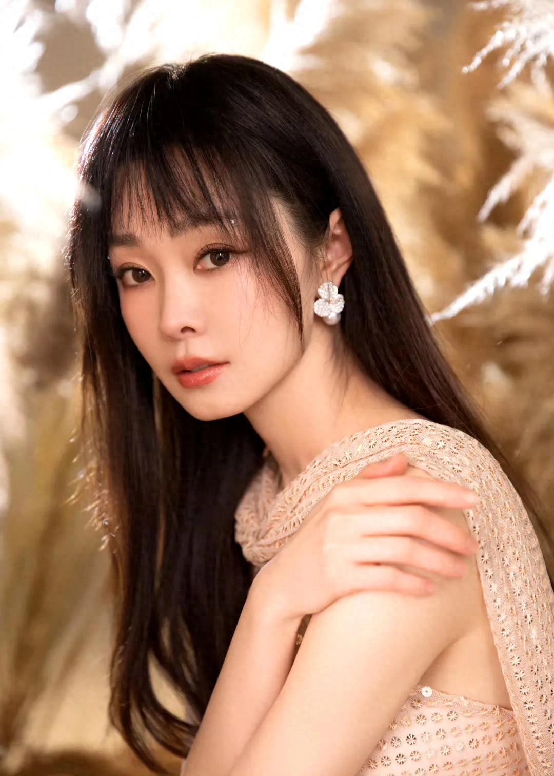 宋轶优雅时尚造型：唯美温婉、气质女神！