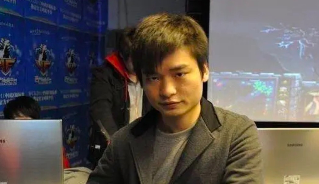 longdd聊这次老头杯没能去线下因为活动不是B站搞的，弹幕说没办法虎牙和斗鱼有