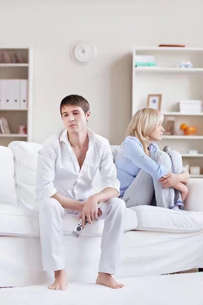 为什么有些夫妻明明各玩各的，却还能保持婚姻？这个问题或许让很多人感到困惑甚至愤怒