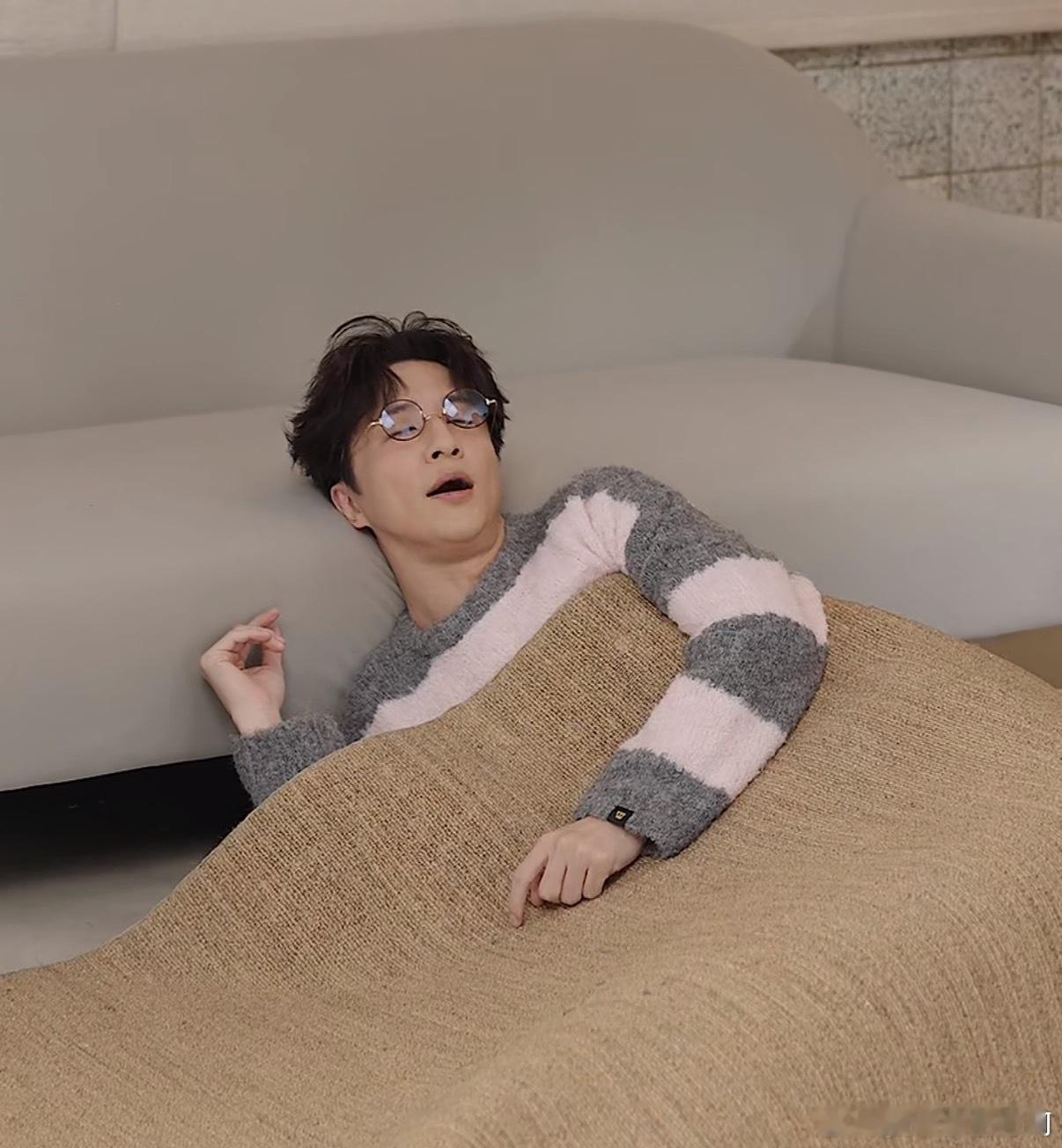 薛之谦刘君林刘维20年的友谊三人20年友谊太戳心！节目里一起打闹成长的画面历历