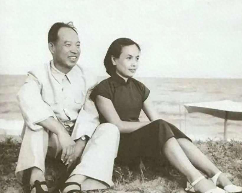 彭真39年迎娶小十岁的张洁清，晚年为女儿感慨：究竟是我耽误了张洁清的幸福吗？1