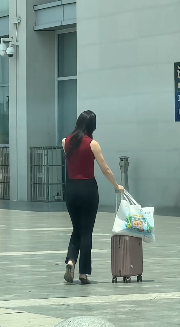 老婆去出差了，我终于自由了