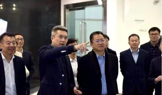 当年，曹德旺的女儿曹艳萍带男友叶舒回家见父母，曹德旺一看这小伙子，就坚决不同意，