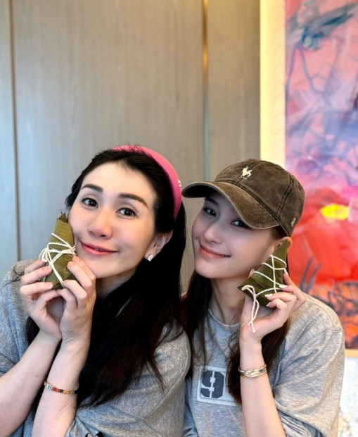 窦骁估计想离婚的心都有了！端午佳节，何超莲直接晒动态给大家分享了一波豪门家