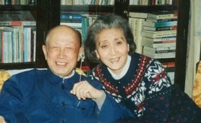 蒋英代替钱学森领奖时说，学森因年迈体弱不能前来领奖，深表歉意！能为国家和人民做点