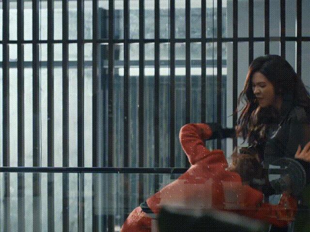 谁教张予曦这么演的看她演戏真的像拆礼物，每个细节都藏着惊喜！喂酒时微抬的下巴