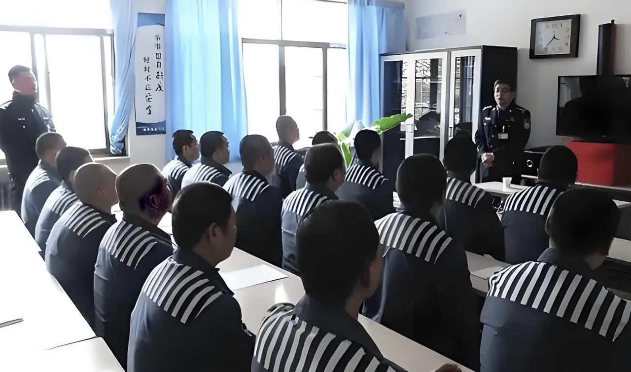 判了无期徒刑的犯人就会把牢底坐穿吗？事实根本不是你想的那样。一位狱警透露说，犯