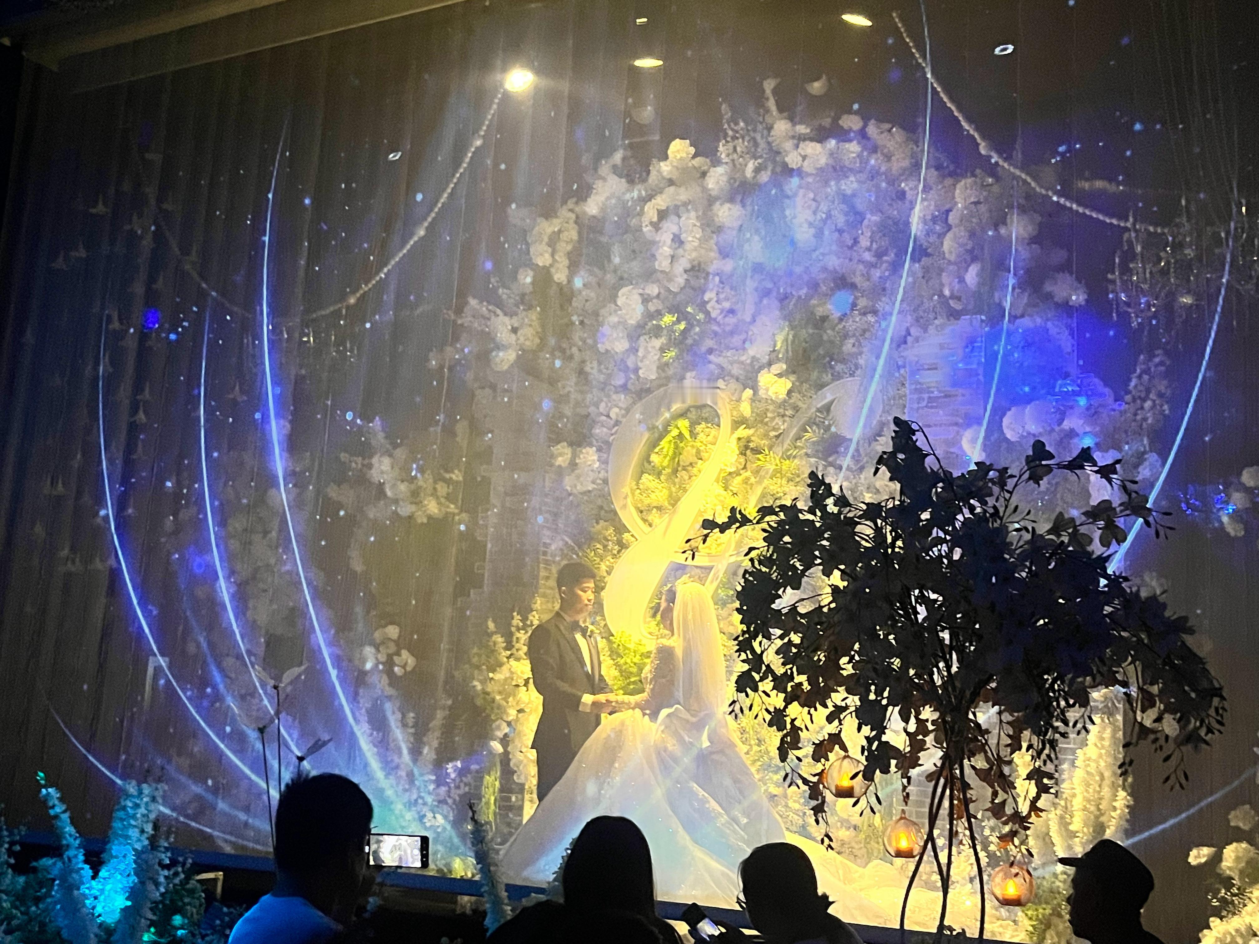 C罗向乔治娜求婚成功今天也来参加网球人的婚礼，祝福！​​​