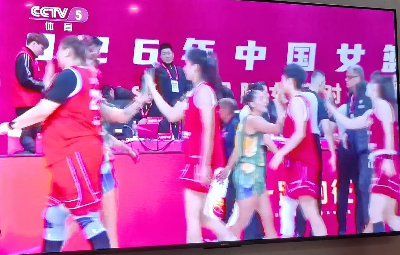加时，中国女篮险胜巴西队！前三节打得很棒，最多时领先快二十分！但第四节，投篮突然