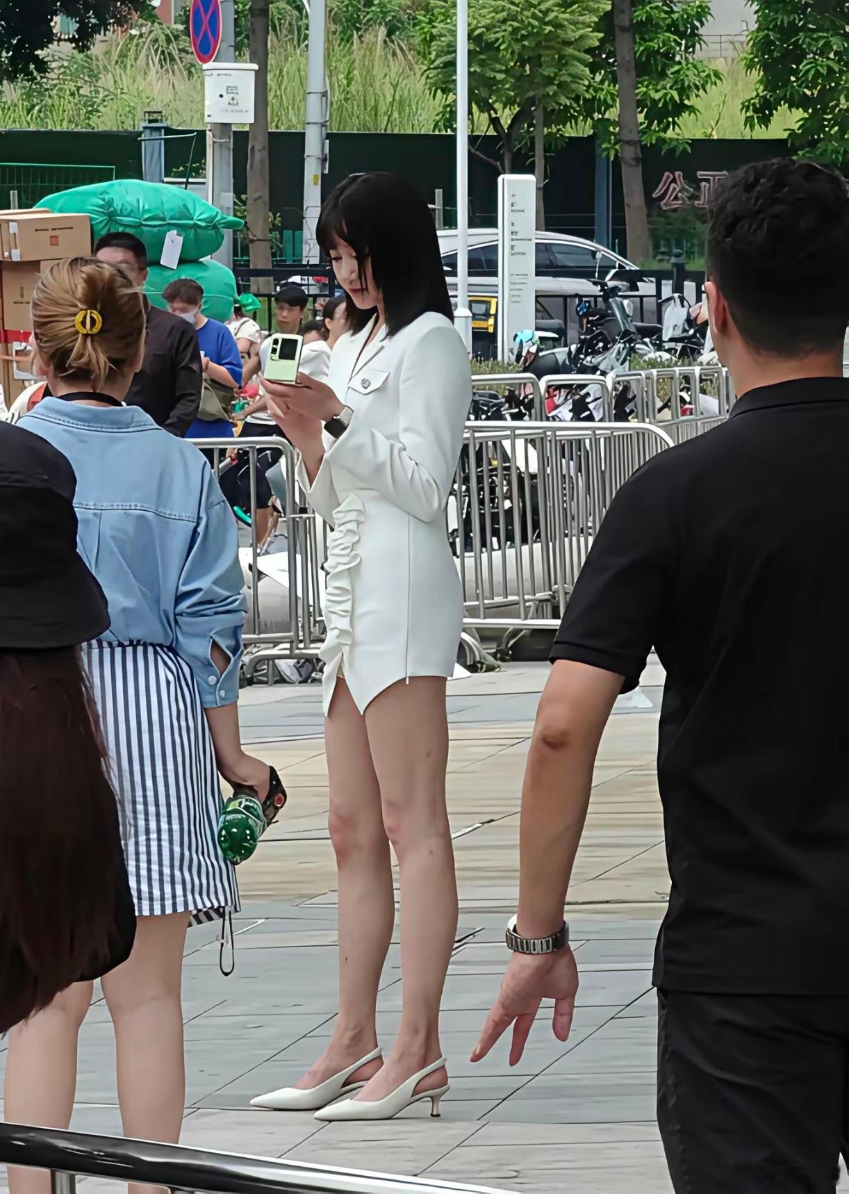 她长相身材都很好，只是每次的妆造一言难尽……
