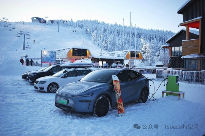 一位上海车主，开着ModelY长续航版，独自踏上了环球自驾之旅。最硬核的一段是