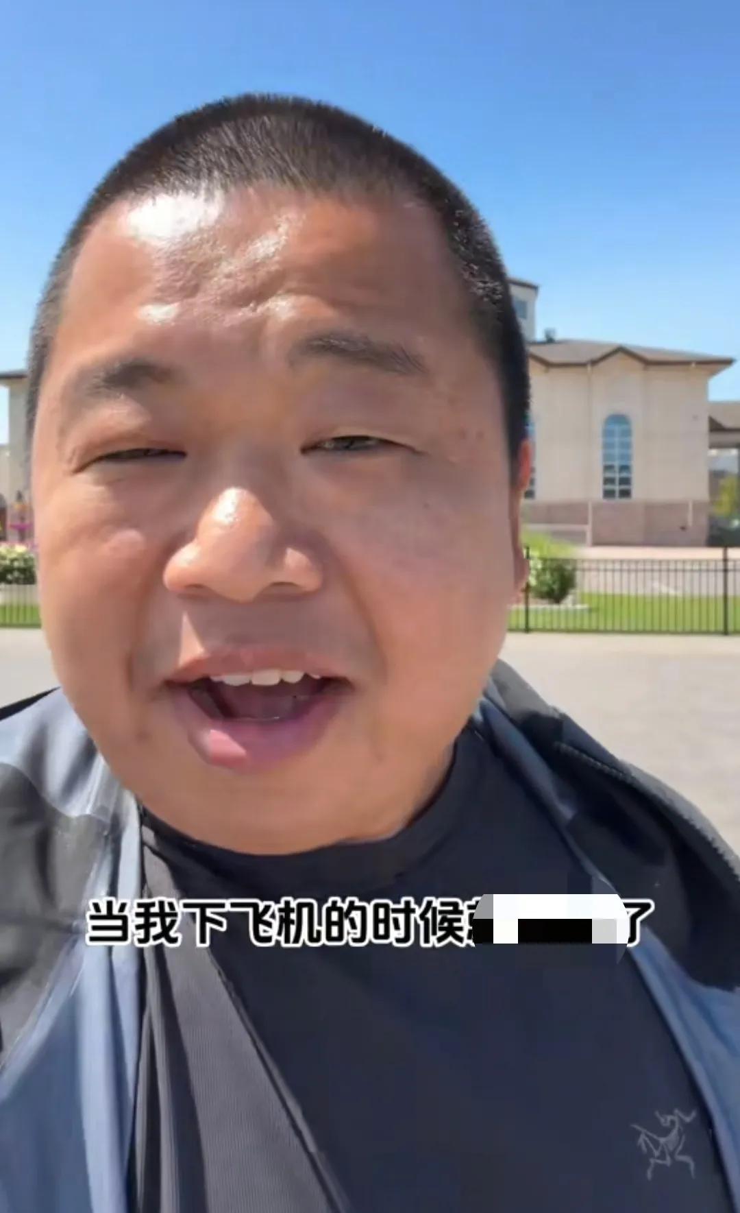 蓝战非icon说他在当年王思聪icon创办的熊猫TV做游戏主播的时候，王思聪欠了