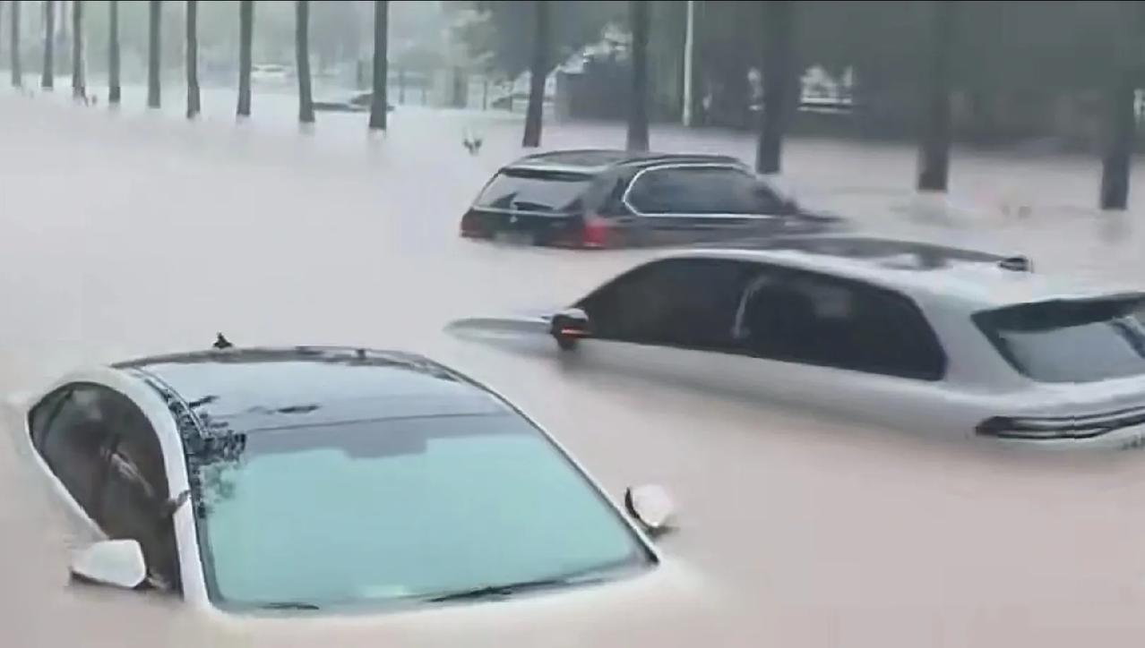 广西钦州，平陆运河的主要途经地，4月27日凌晨至早晨降下了近十年罕见特大暴雨，实