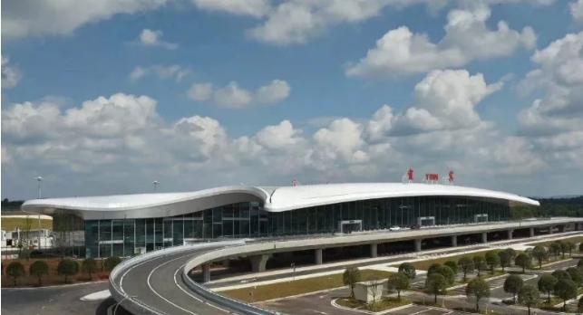 乐山机场即将通航四川航空网又添新力量乐山机场的首架校验飞机已经稳稳降落