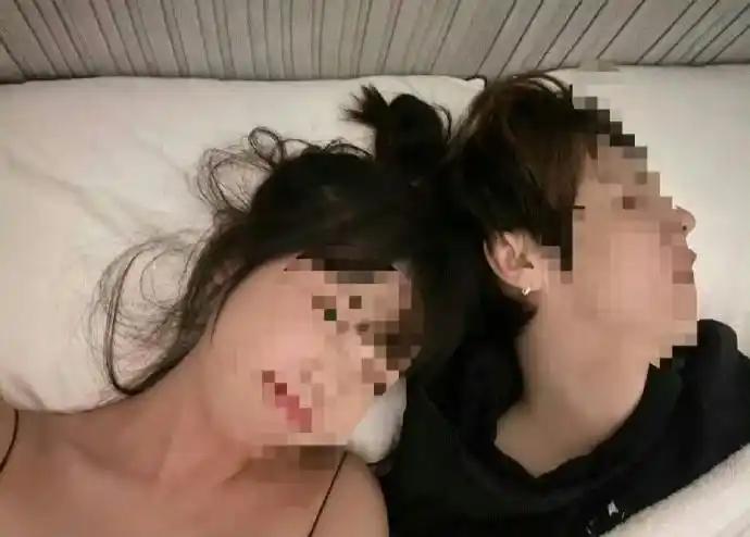 1月3日凌晨，女网红司晓迪爆料称自己把内娱的顶流男明星都睡过一遍了，裙下之臣包括