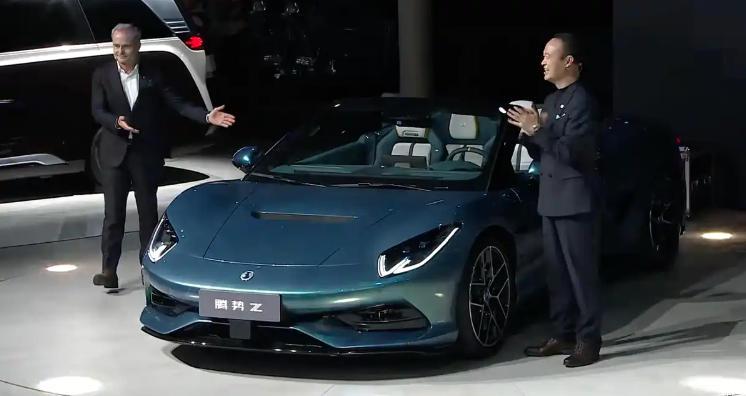 北京车展期间，腾势汽车带来了腾势Z敞篷版。新车采用了四座软顶敞篷的结构，整体的