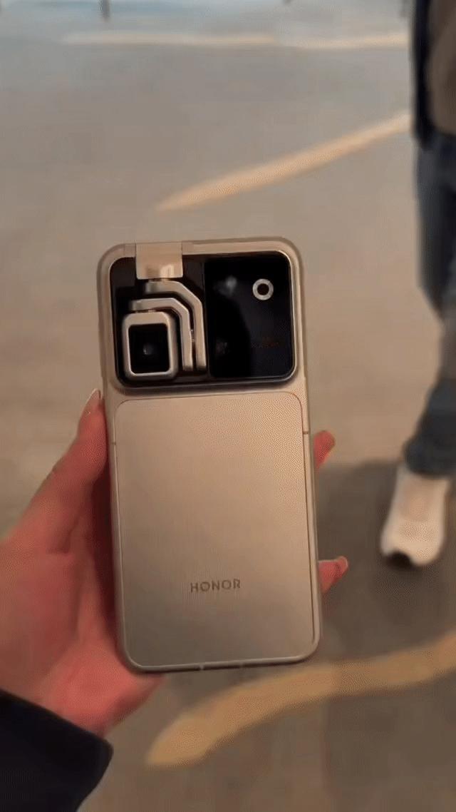 荣耀RobotPhone量产版真机实拍，云台唤起的速度还是很流畅的，还自带