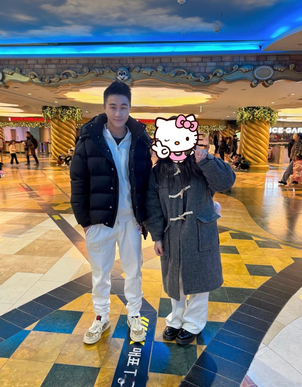 韩国偶遇何猷君奚梦瑶何猷君奚梦瑶韩国旅行网友韩国偶遇何猷君奚梦瑶