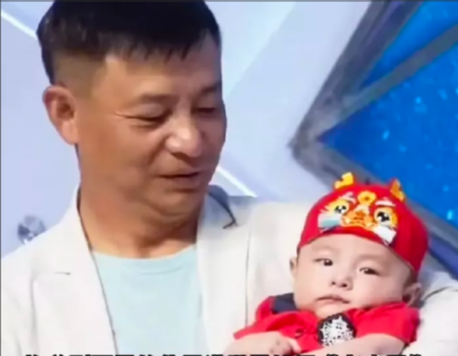 李琳玩儿丁克，被52岁李大双打脸！2012年，李琳和李大双在美国结婚。两人约定
