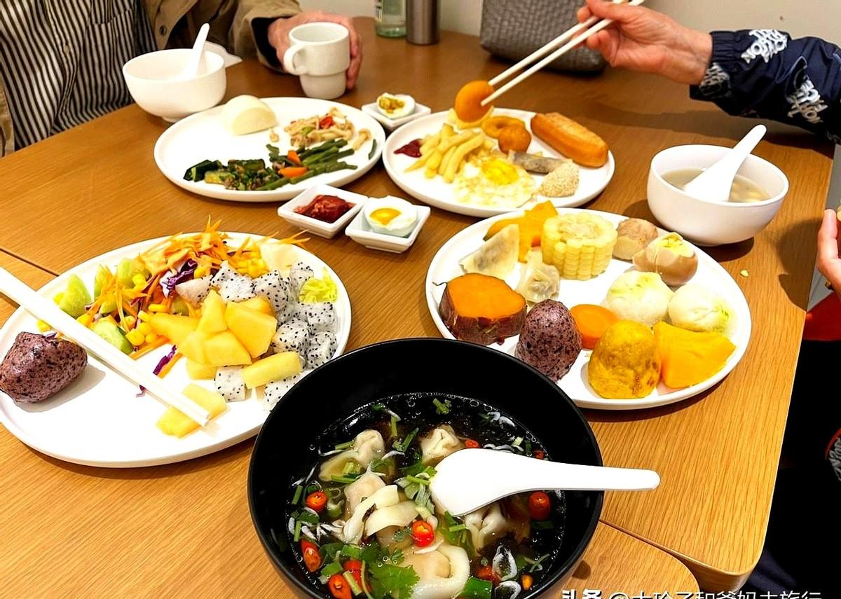 前台给了我一大包新的，150张那种大包装。那个服务员给我装两大盒，还给了一个手