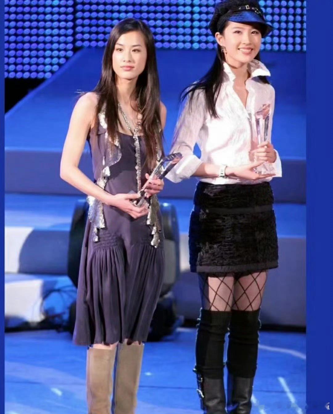 黄圣依回应和刘亦菲被认混哈哈这回应也太可爱了吧！说都是美女不亏也太会了～俩人各