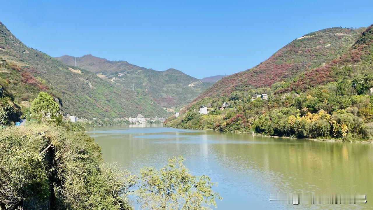 昨天进入安康境内，夜晚露营在了长江最大支流汉江边上的石泉县甘塘湾道班。早上在