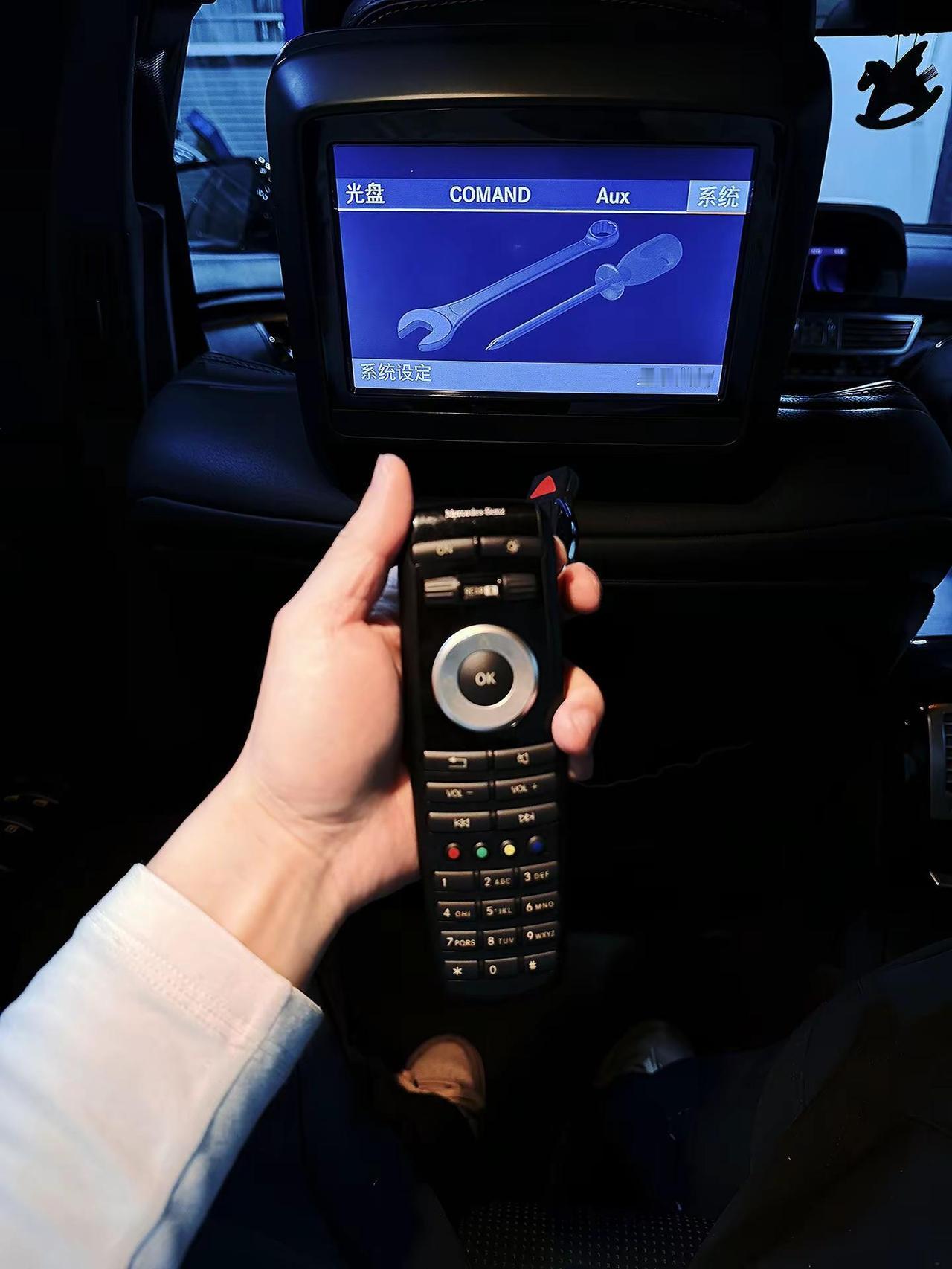 来自15年前的彩电大沙发😄W221S63AMGM157