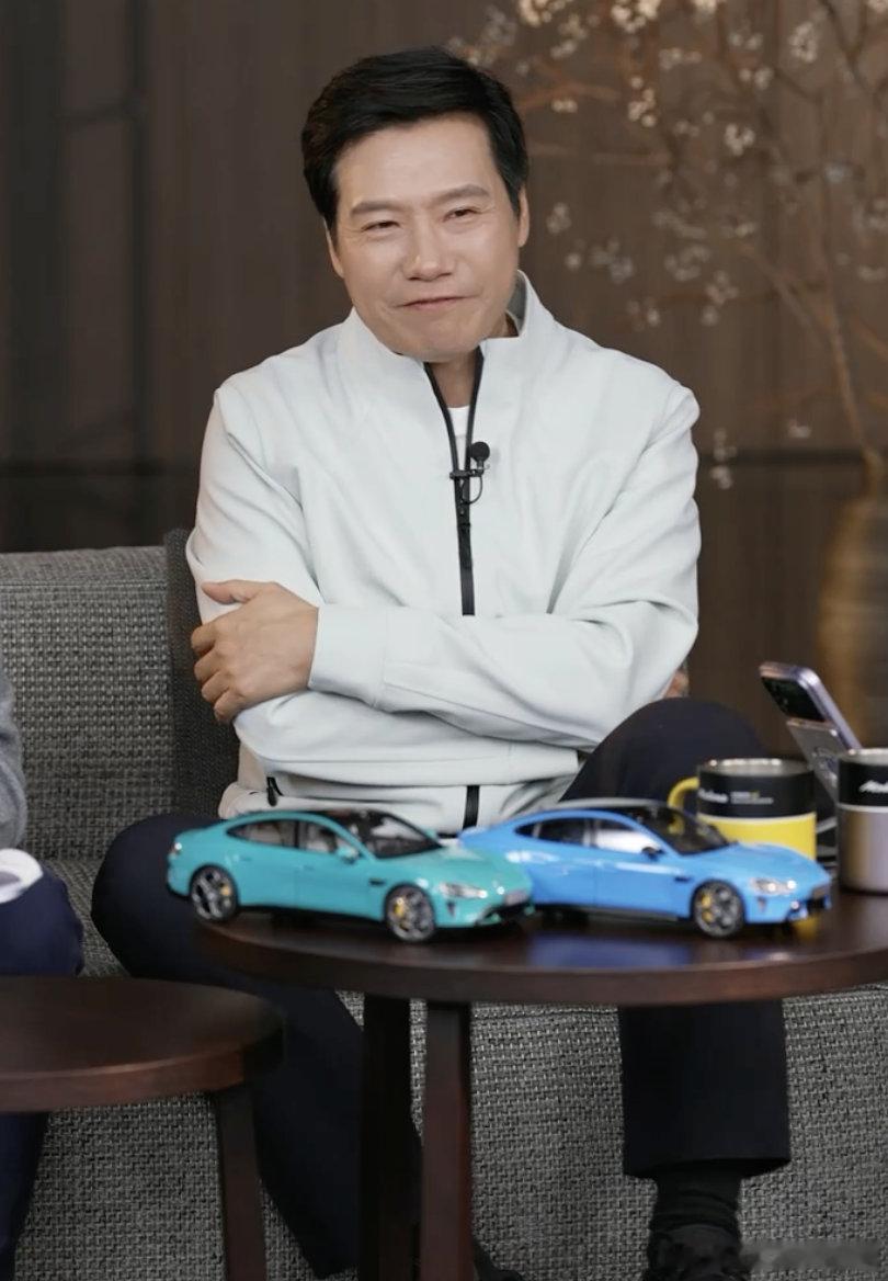 【雷军回应掉粉20多万】雷军回应掉粉在1月7日晚间的直播中，雷军回应掉粉20多