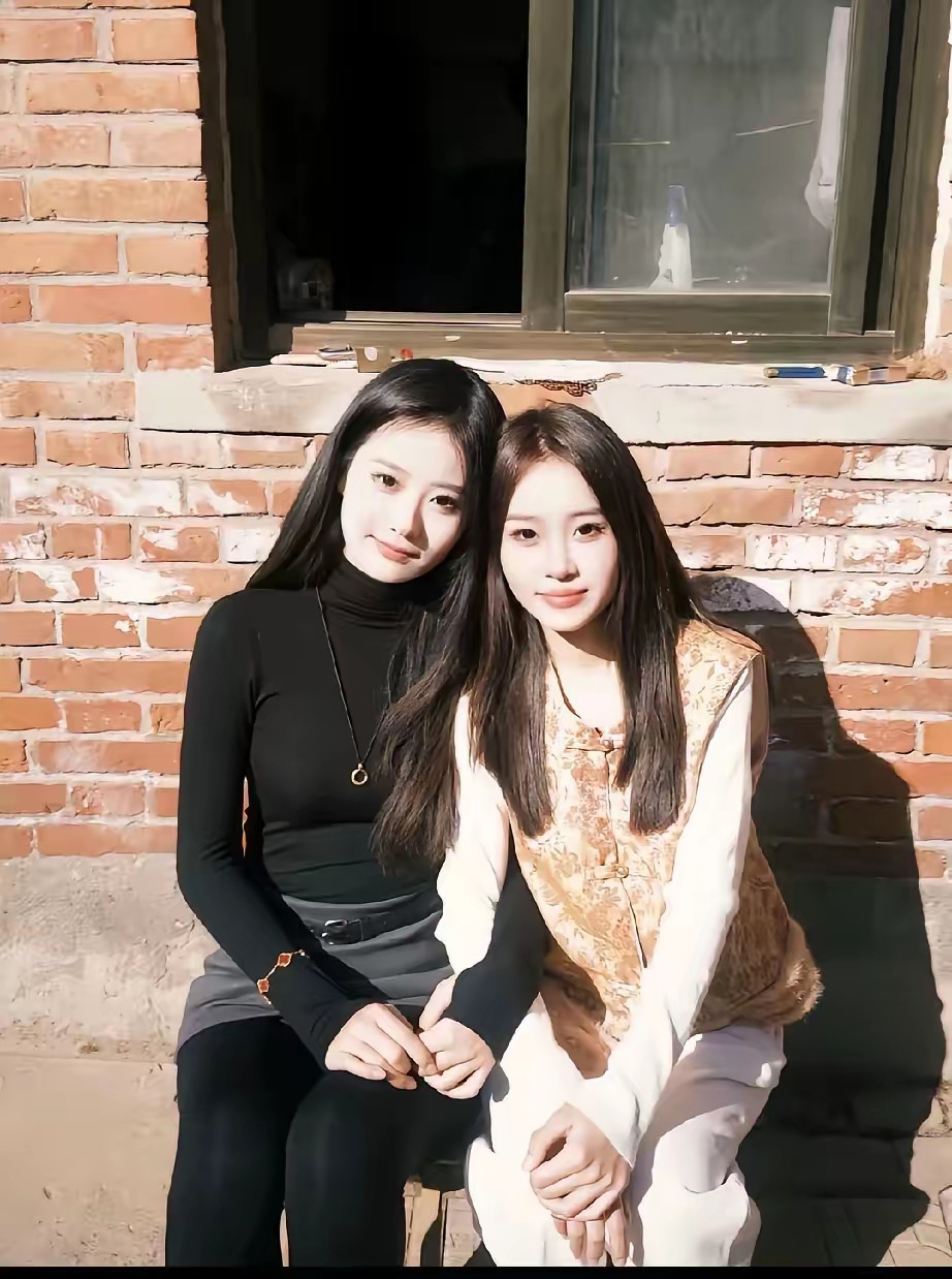 如果是你，你选择100万，还是选择我们其中的一位？不许撒谎，说实话！