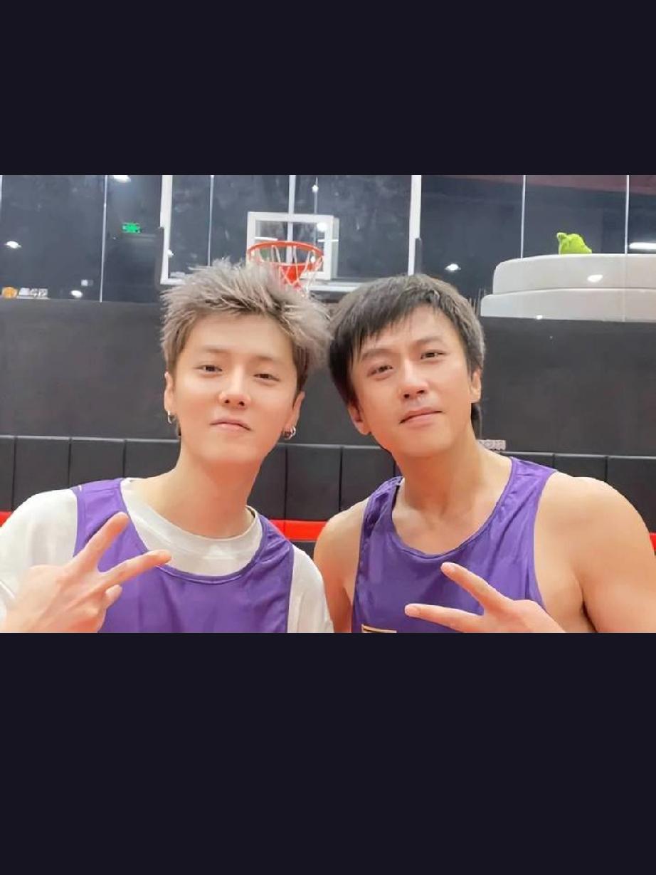 七年，邓超看透了鹿晗。跑男隐藏摄像机整蛊，邓超佯装发火摔东西。鹿晗第一个