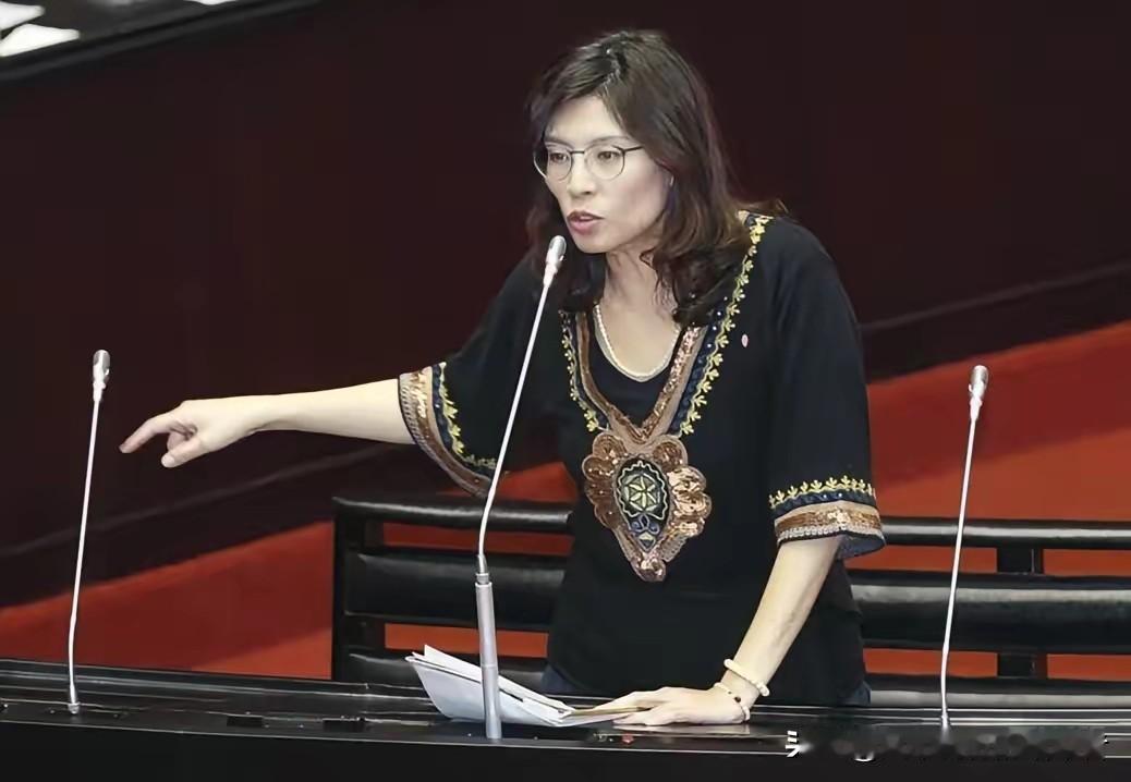 郑丽文走马上任22天，一路披荆斩棘过十关！从朱立伦口中常说的“酱缸文化”，到