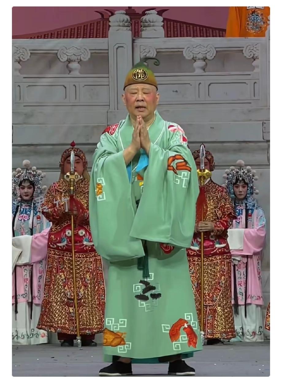 如果世上有后悔药，最先抢着吃的估计就是郭德纲了，就一个月前，他千不该万不该