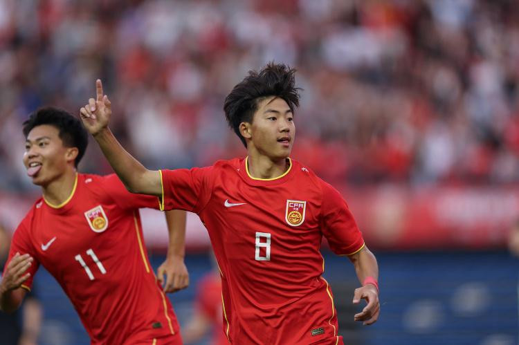 U16国足3比4韩国U16在7月8日晚进行的和平杯国际青年足球邀请赛最后一轮角