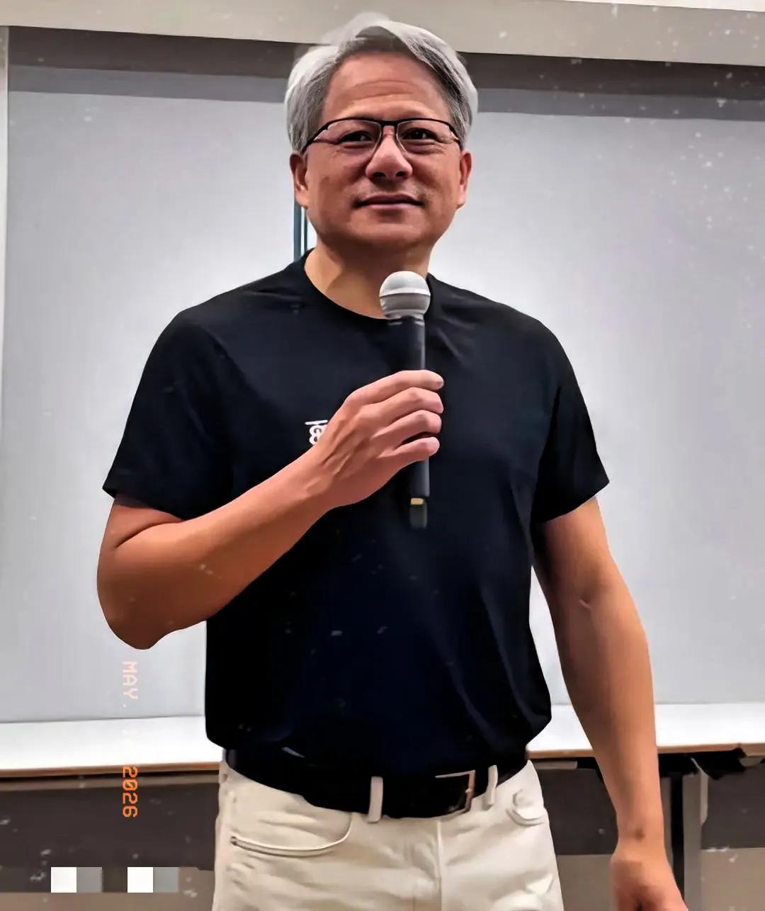 怪不得常有人说，华人与白人通婚结合，繁衍到第三代后，身上基本就看不出半点华人相貌