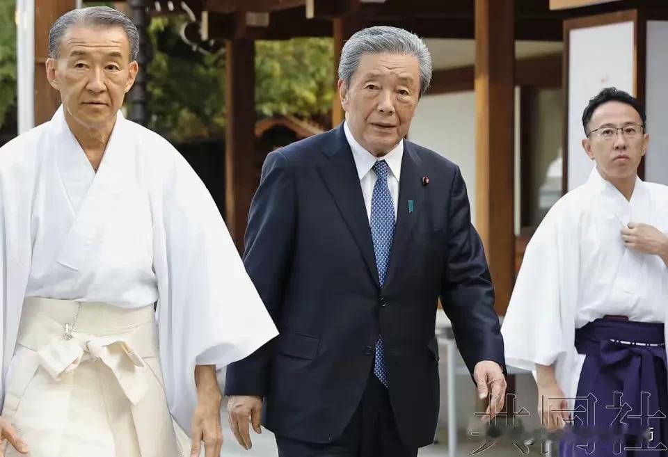 日中友好议员联盟会长、自民党干事长森山裕，8月15日参拜靖国神社。日中友好议