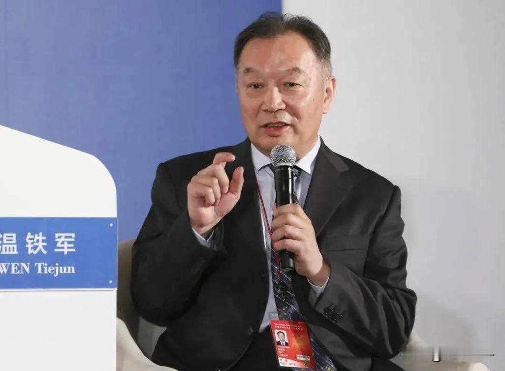 温铁军一针见血：美国肆无忌惮印钞却不通胀，背后全靠中国兜底全球一直有个让人