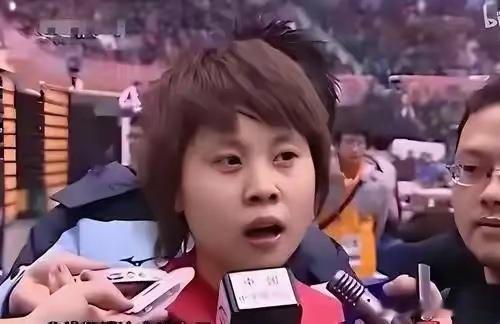 王濛搞体育的最见不得这种家人们，王濛这一甩手，直接甩碎了综艺的体面！乘风舞台上