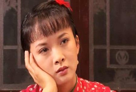 当年《大宅门》开拍，谢兰听闻蒋雯丽辞演杨九红，找到导演说“杨九红让我来演吧。”孰