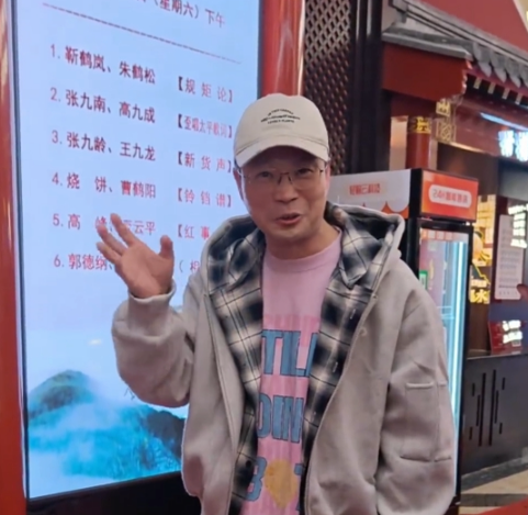 王迅到成都德云社探店郭德纲亲自接待对于王迅，观众是非常熟悉的，是不陌生的除了