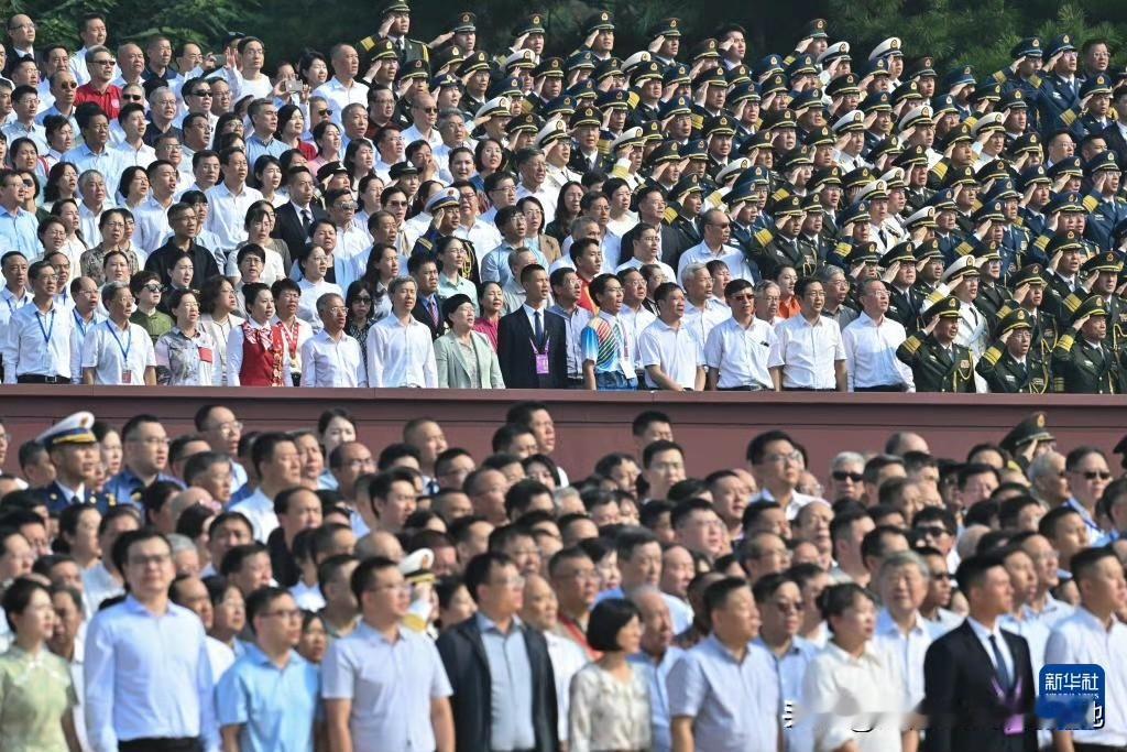 马龙也去看了阅兵作为国球当下的队长及领军人物，看阅兵这样的大事怎能少了同样是优质